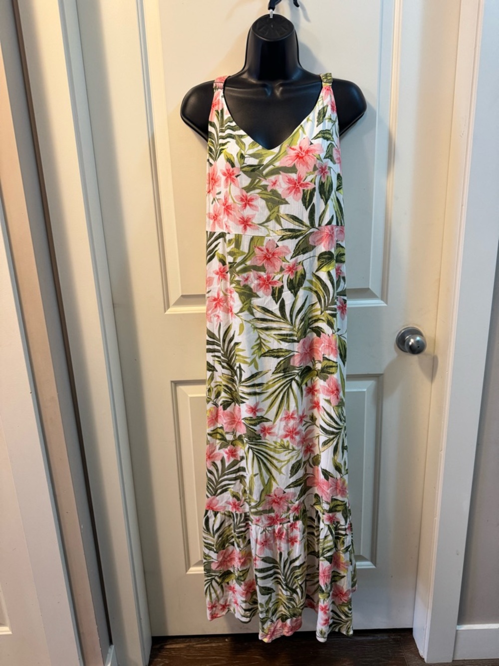 Hurley Tropical Floral Tiered Maxi Dress | Pink Hibiscus & Palm | Size Large - Picture 6 of 8